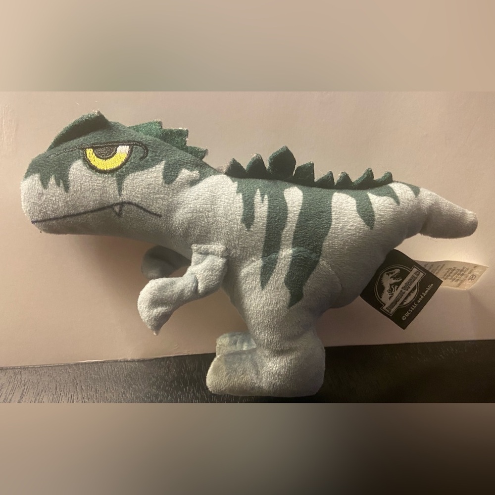 Jurassic World Gigantosaurus 4”Plush dinosaur with sound